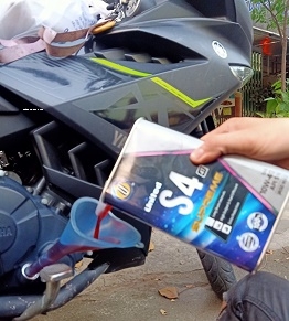 khách hàng sử dụng nhớt S4 United Oil