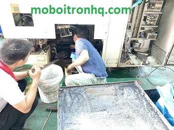xúc rửa máy gia công kim loai CNC