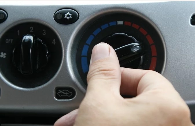 tắt điều hòa khi động cơ quá nóng