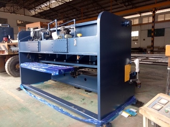 dầu thủy lực máy chấn kim loại