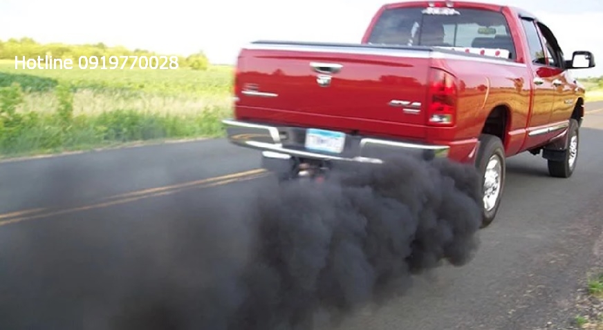 dong-co-thai-ra-khi-mau-den