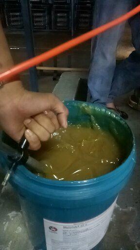 mỡ bò lỏng bôi trơn máy đột dập kim loại